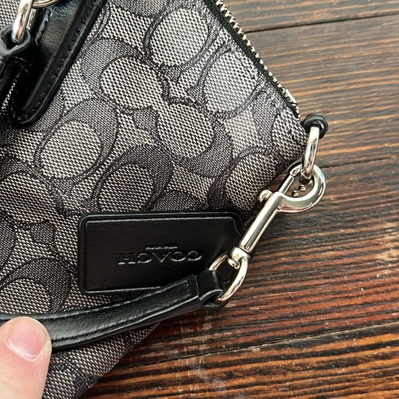 Coach Signature Kelsey Handbag - Picture 4 of 6